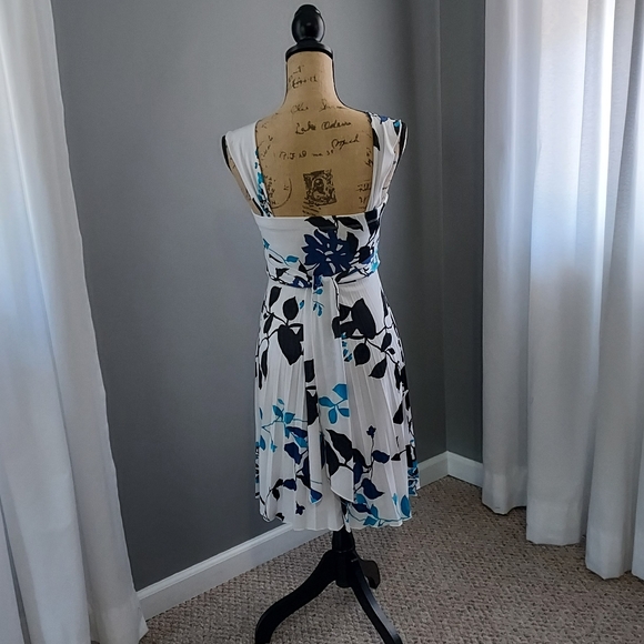 Speechless navy/white/teal floral summery dress size small - Picture 2 of 6